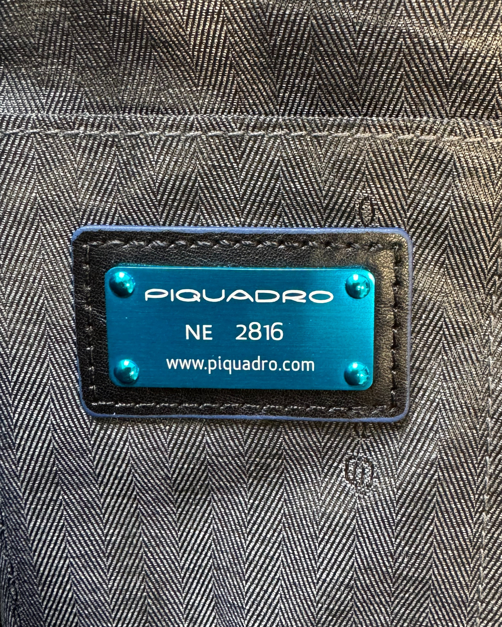 Zaino monospalla Piquadro - in pelle porta iPad